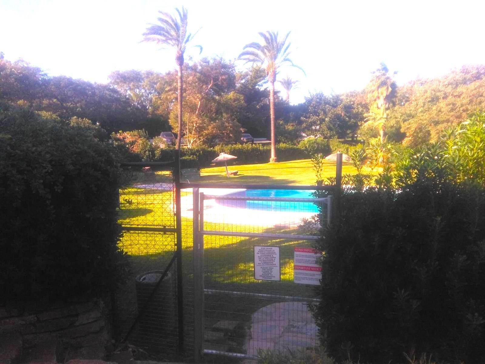 Jardí de Planta baixa en venda en Estepona amb Aire condicionat, Terrassa i Piscina