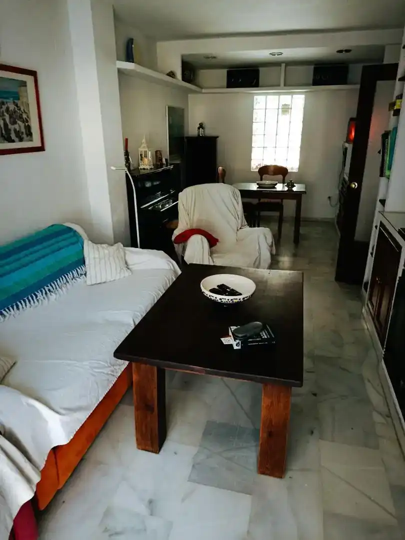 Sala d'estar de Casa adosada en venda en Puerto Real amb Aire condicionat i Balcó