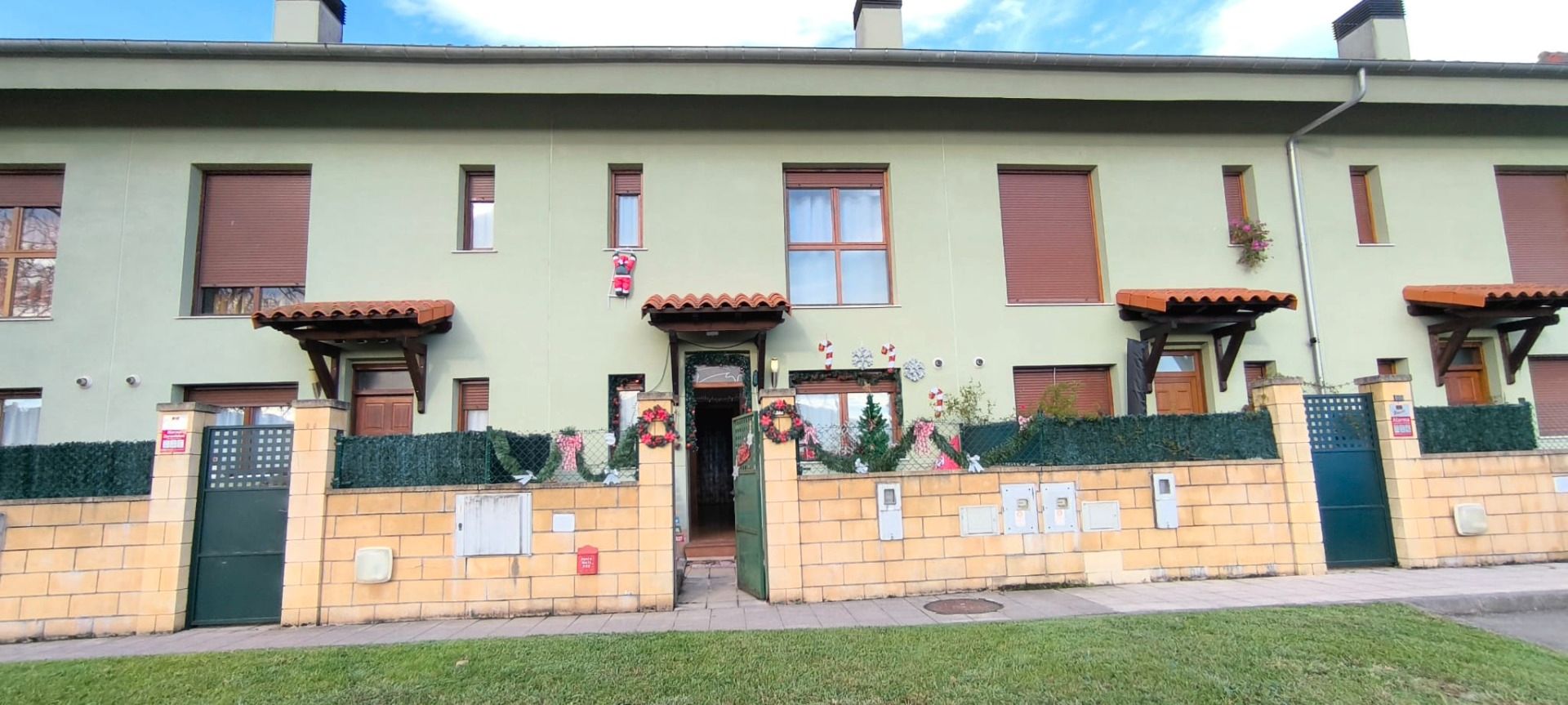 Exterior view of Single-family semi-detached for sale in Castañeda  with Heating, Private garden and Terrace