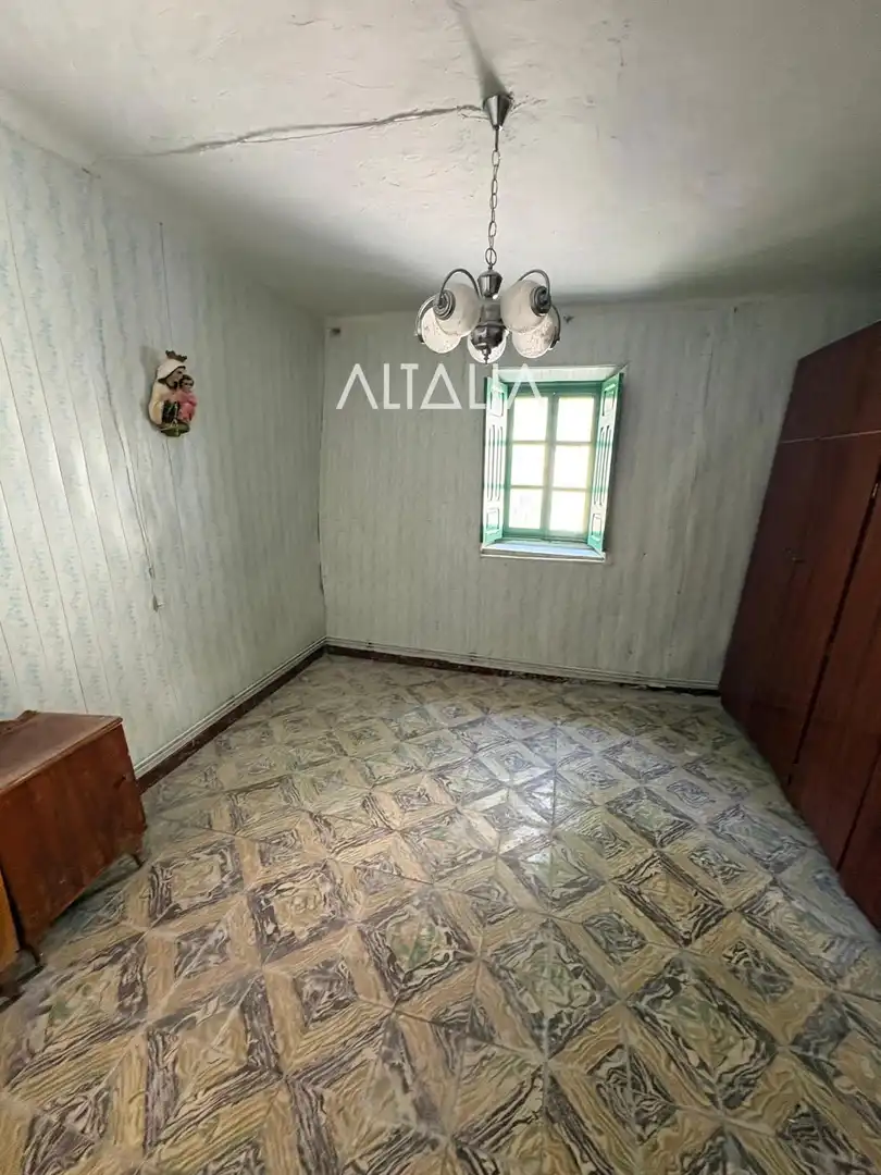 Habitación de Casa o chalet en venta en Pozorrubio de Santiago con Calefacción y Jardín privado