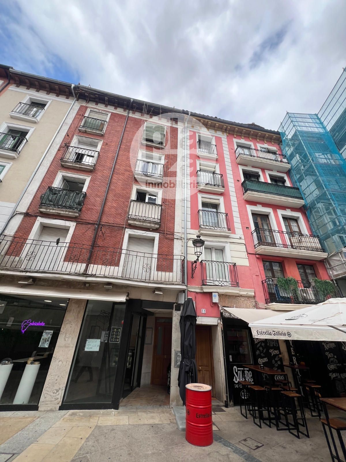 Vista exterior de Pis en venda en Burgos Capital amb Calefacció i Moblat