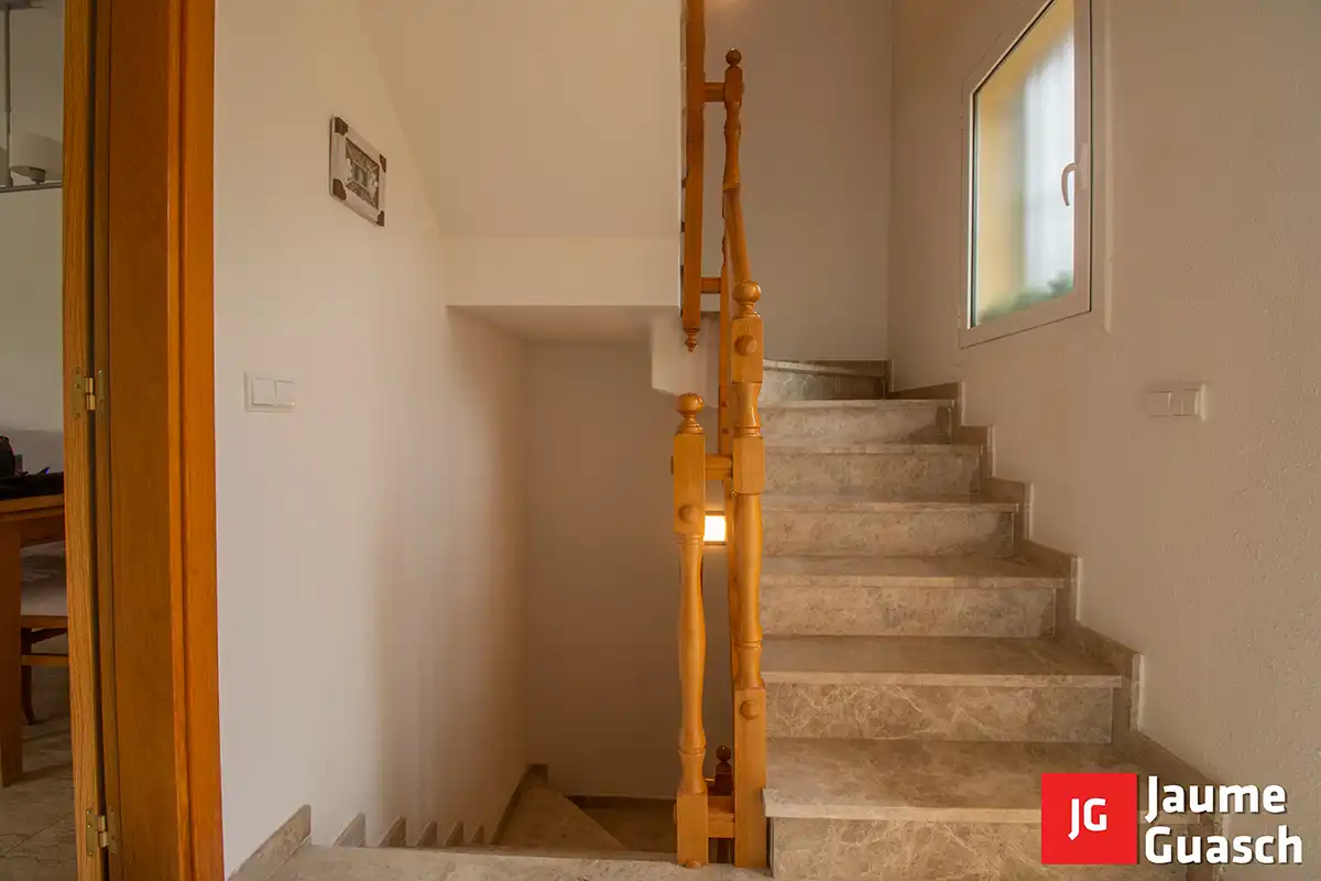 Einfamilien-Reihenhaus zum Verkauf in Torredembarra mit Klimaanlage, Heizung und Privatgarten