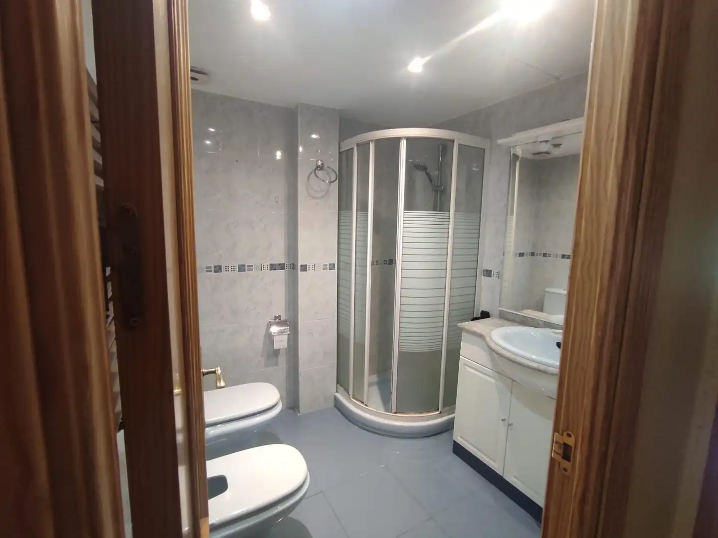 Baño de Piso en venta en Madrid con Aire acondicionado, Calefacción y Jardín privado
