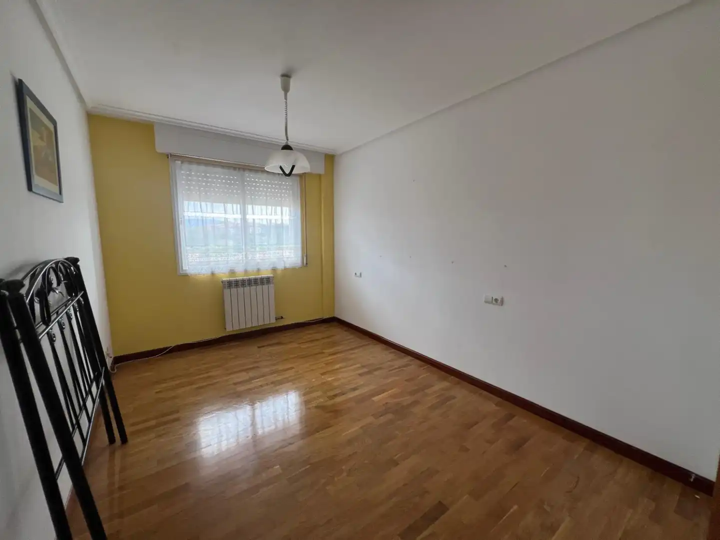 Habitación de Piso en venta en  Logroño con Calefacción, Parquet y Terraza