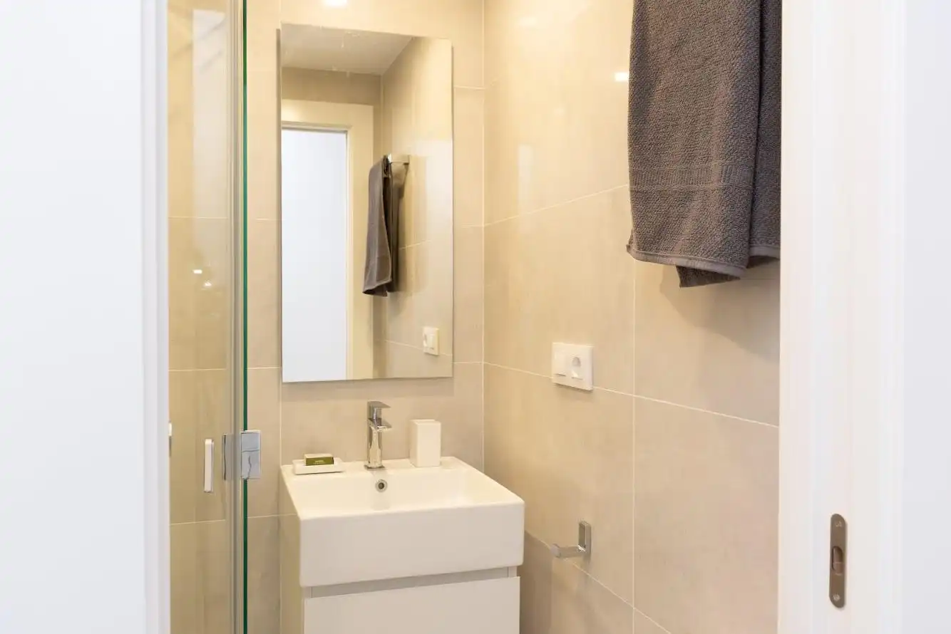 Badezimmer von Wohnung zur Miete in Santander mit Heizung und Privatgarten