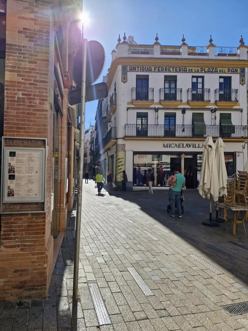 Vista exterior de Pis en venda en Sevilla amb Aire condicionat i Balcó