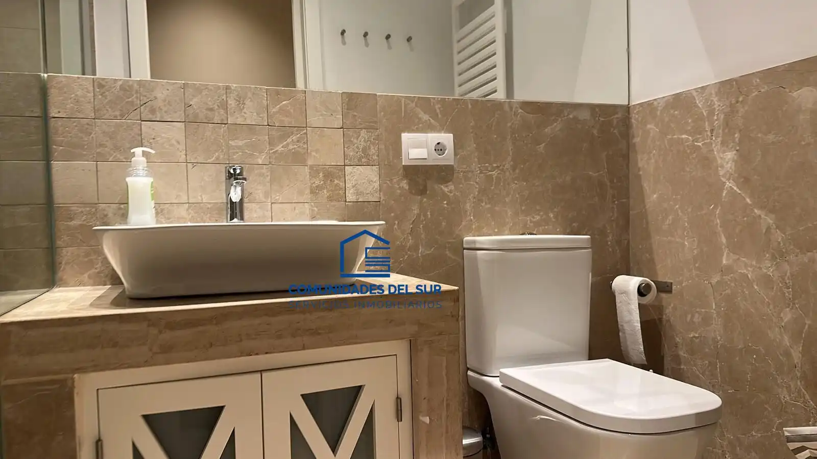 Bany de Apartament de lloguer en Cádiz amb Moblat