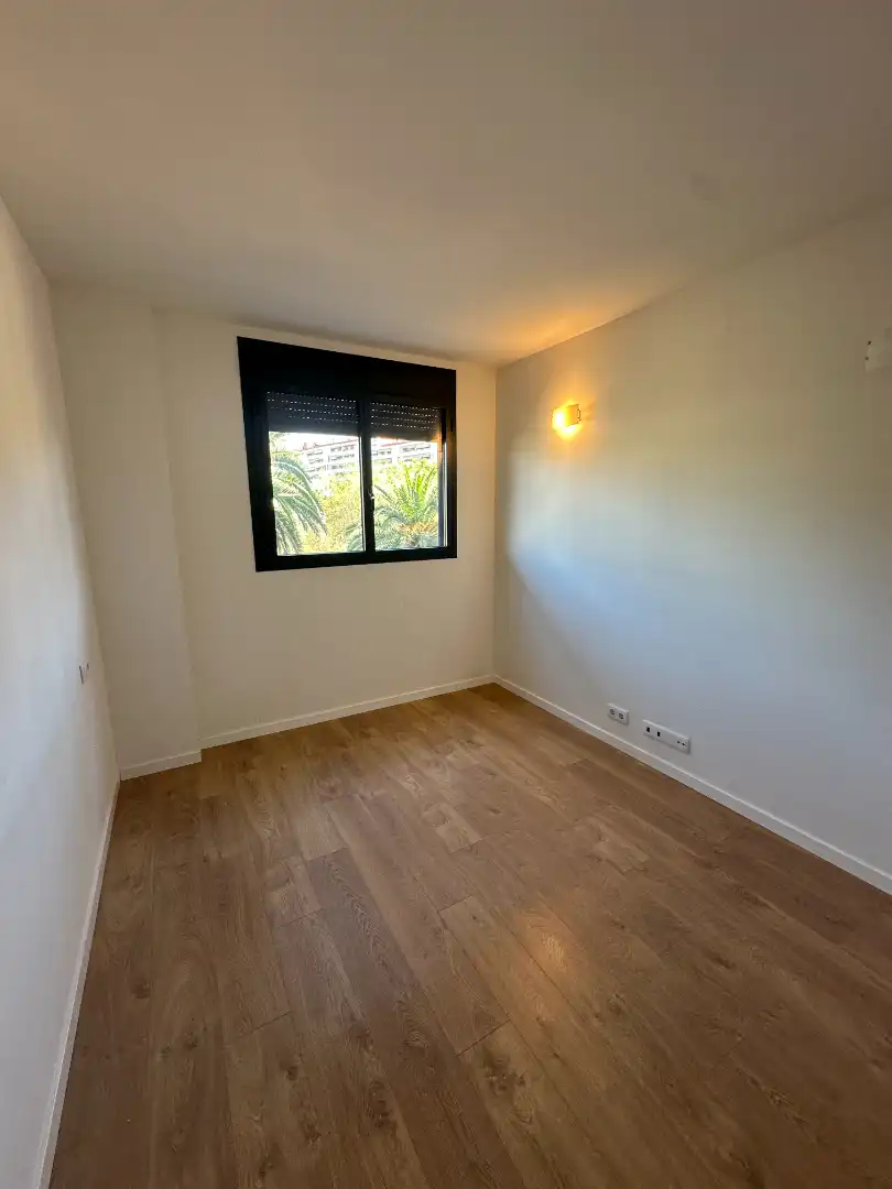 Bedroom of Flat for rent in L'Hospitalet de Llobregat  with Air Conditioner, Parquet flooring and Oven