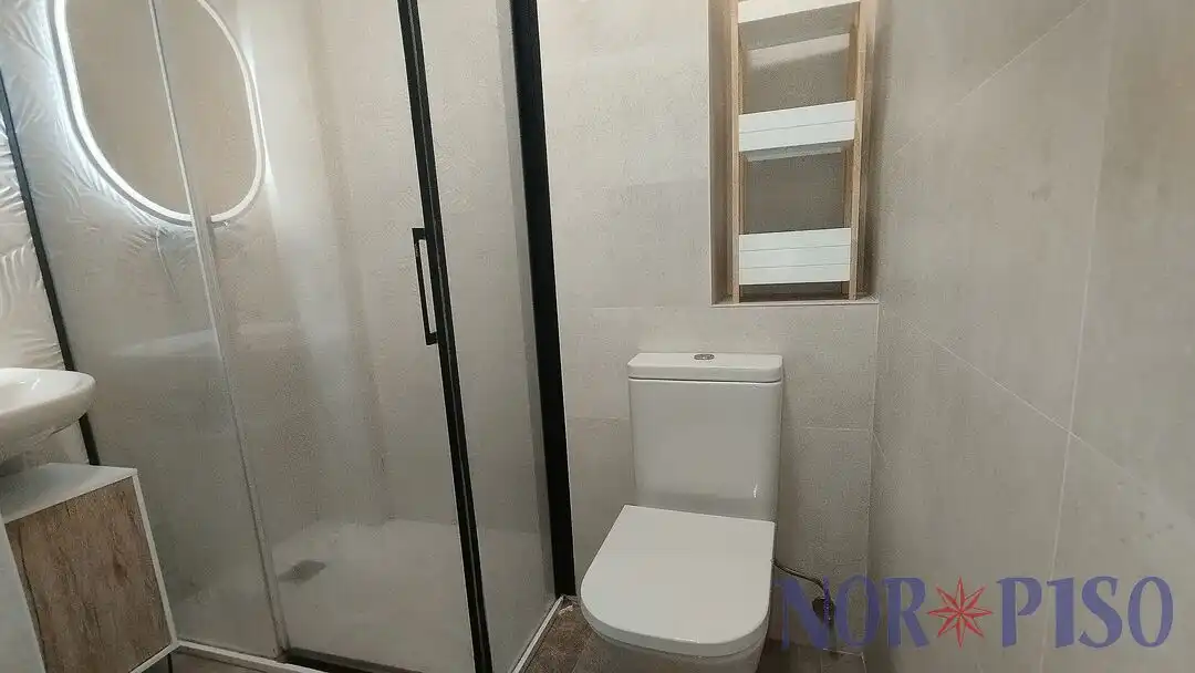 Bathroom of Flat for rent in Bilbao   with Heating and Balcony