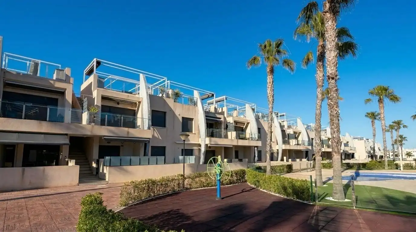 Vista exterior de Piso en venta en Pilar de la Horadada con Aire acondicionado, Calefacción y Terraza