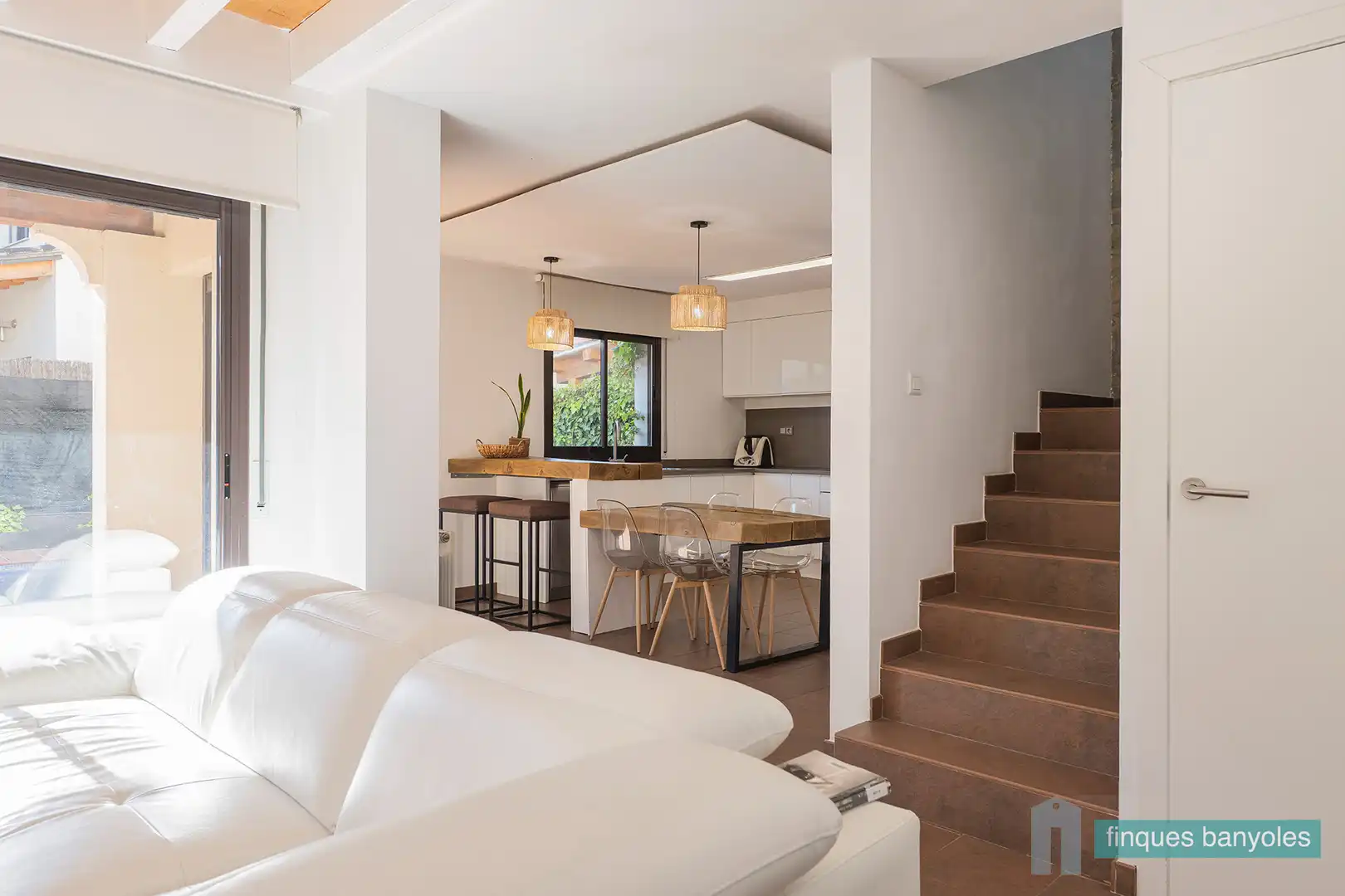 Sala de estar de Casa adosada en venta en Porqueres con Aire acondicionado, Calefacción y Jardín privado