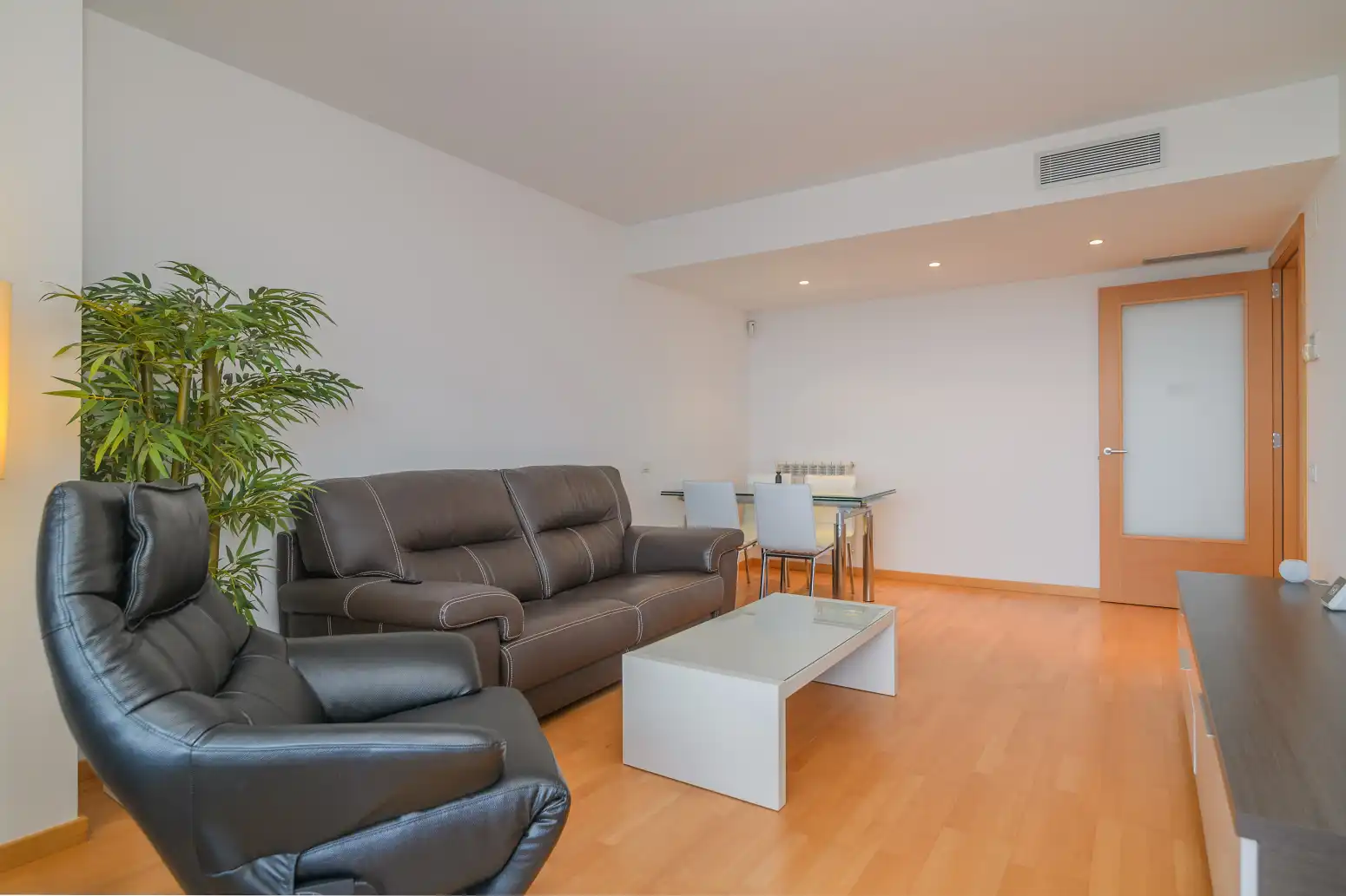 Sala de estar de Piso en venta en Viladecans con Aire acondicionado, Calefacción y Jardín privado