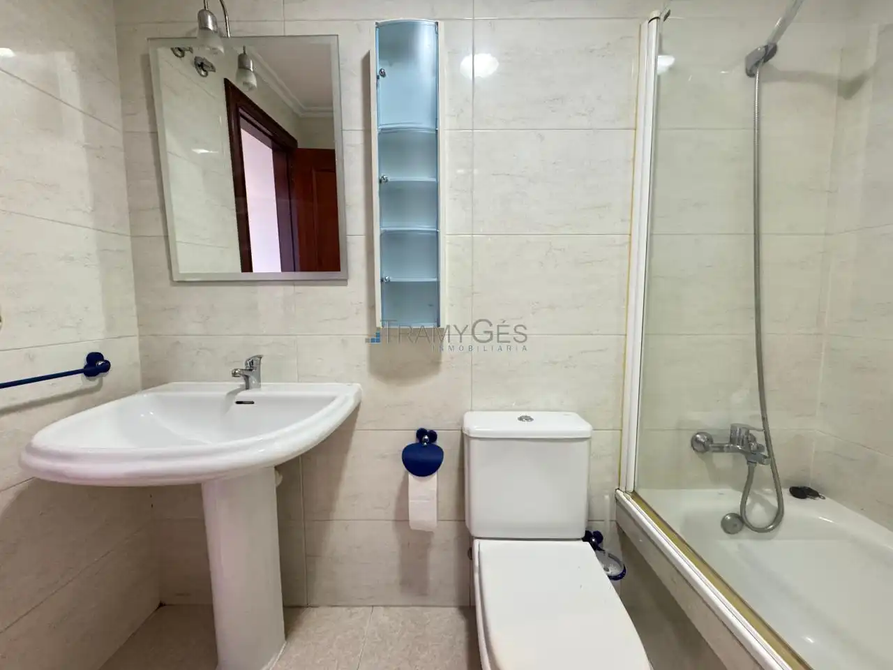 Bany de Apartament en venda en Vigo  amb Calefacció, Parquet i Traster