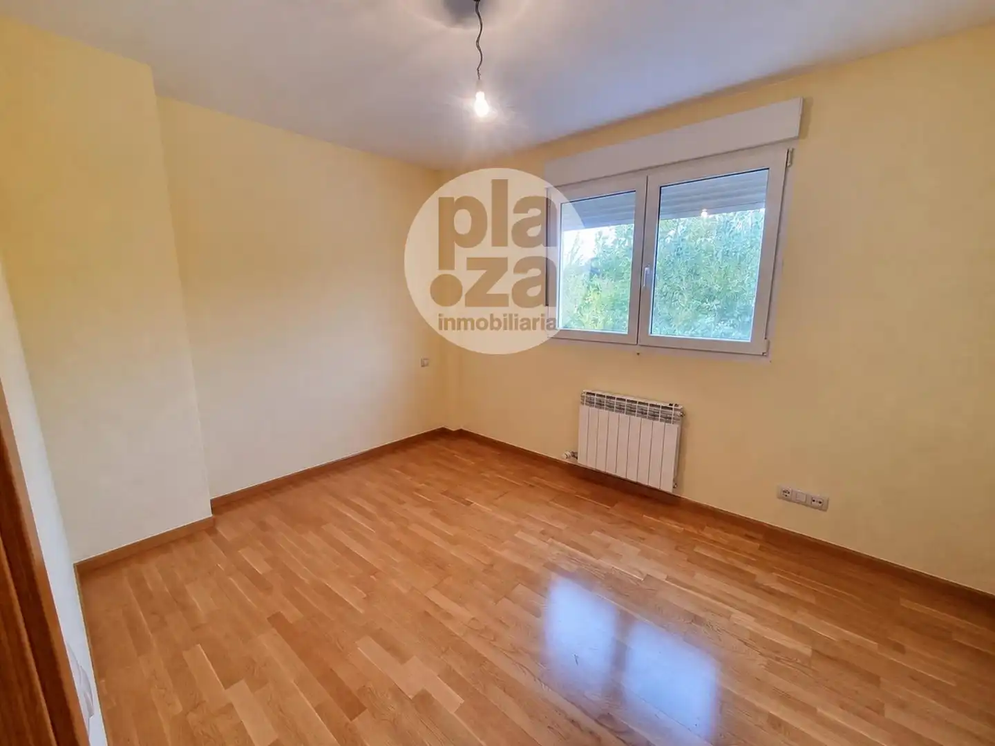 Habitación de Casa adosada en venta en Valdorros, Burgos