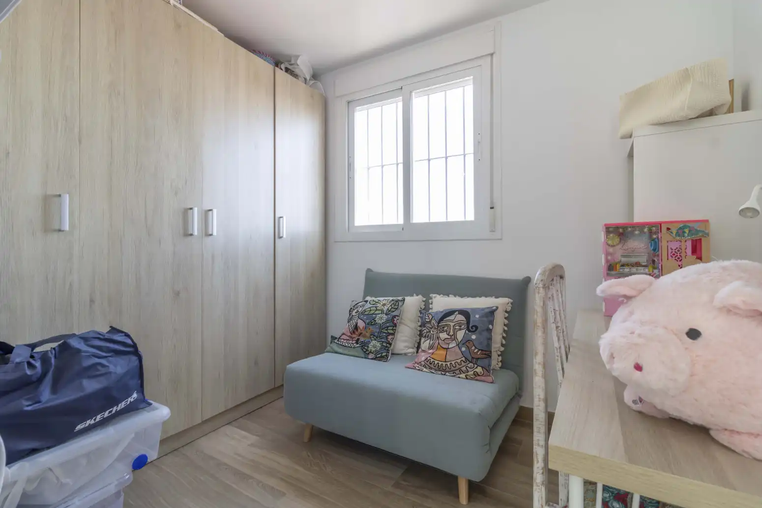 Habitación de Casa adosada en venta en Sevilla con Aire acondicionado, Trastero y Piscina