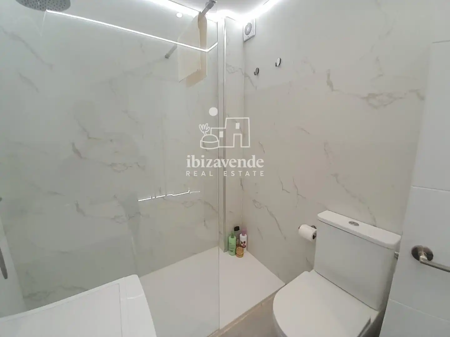 Badezimmer von Wohnung zur Miete in Sant Joan de Labritja mit Klimaanlage, Terrasse und Schwimmbad