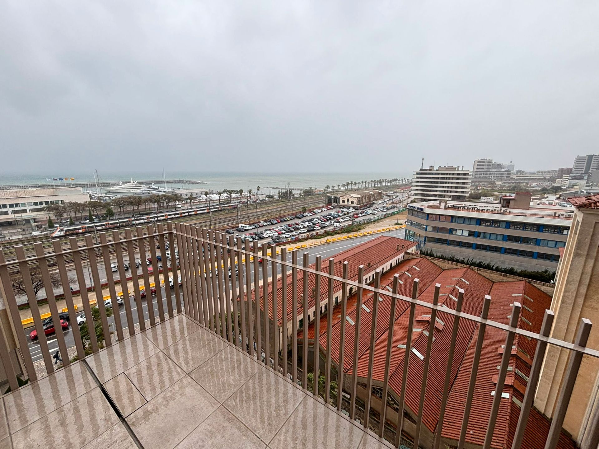 Parking de Piso de alquiler en Mataró con Aire acondicionado, Horno y Balcón