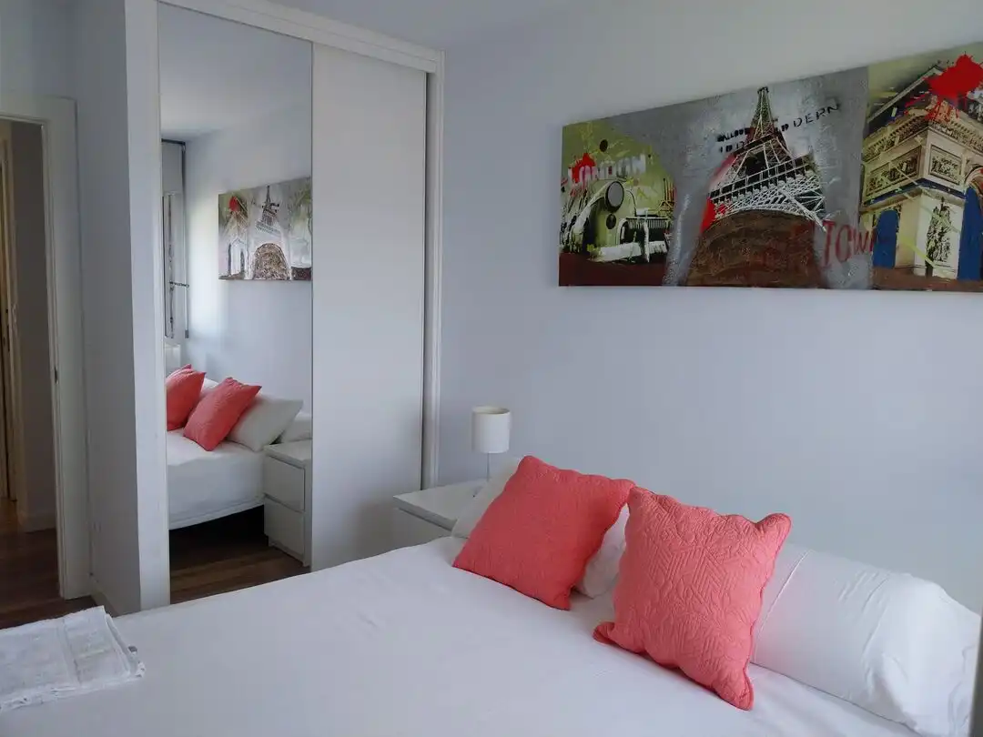 Schlafzimmer von Wohnung zur Miete in Santander mit Heizung und Privatgarten