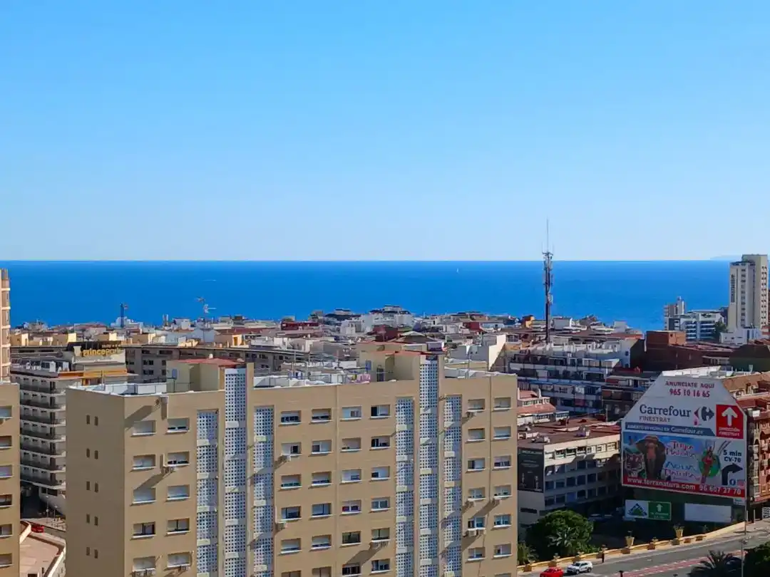 Vista exterior de Apartament en venda en Benidorm amb Piscina