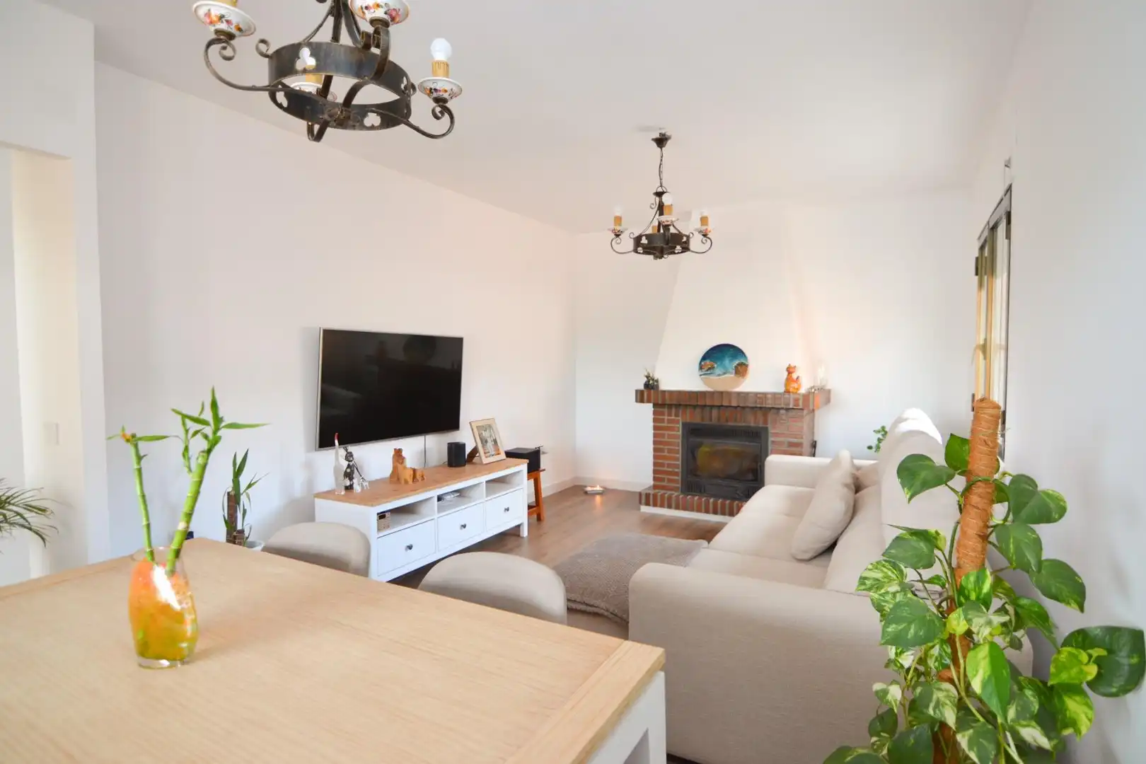 Living room of Houses for sale in Casarrubios del Monte  with Air Conditioner, Heating and Private garden