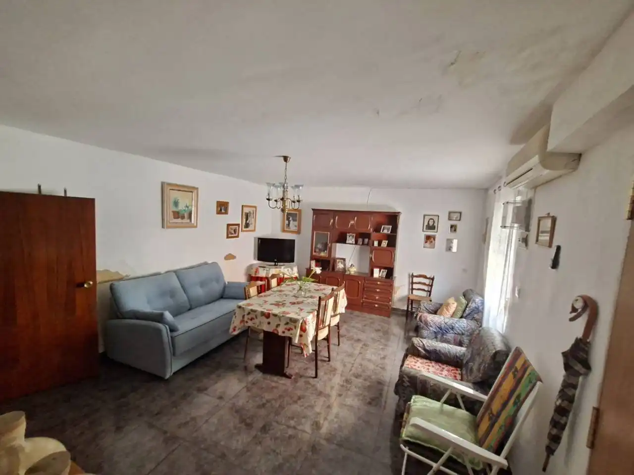 Sala d'estar de Casa o xalet en venda en Férez amb Moblat