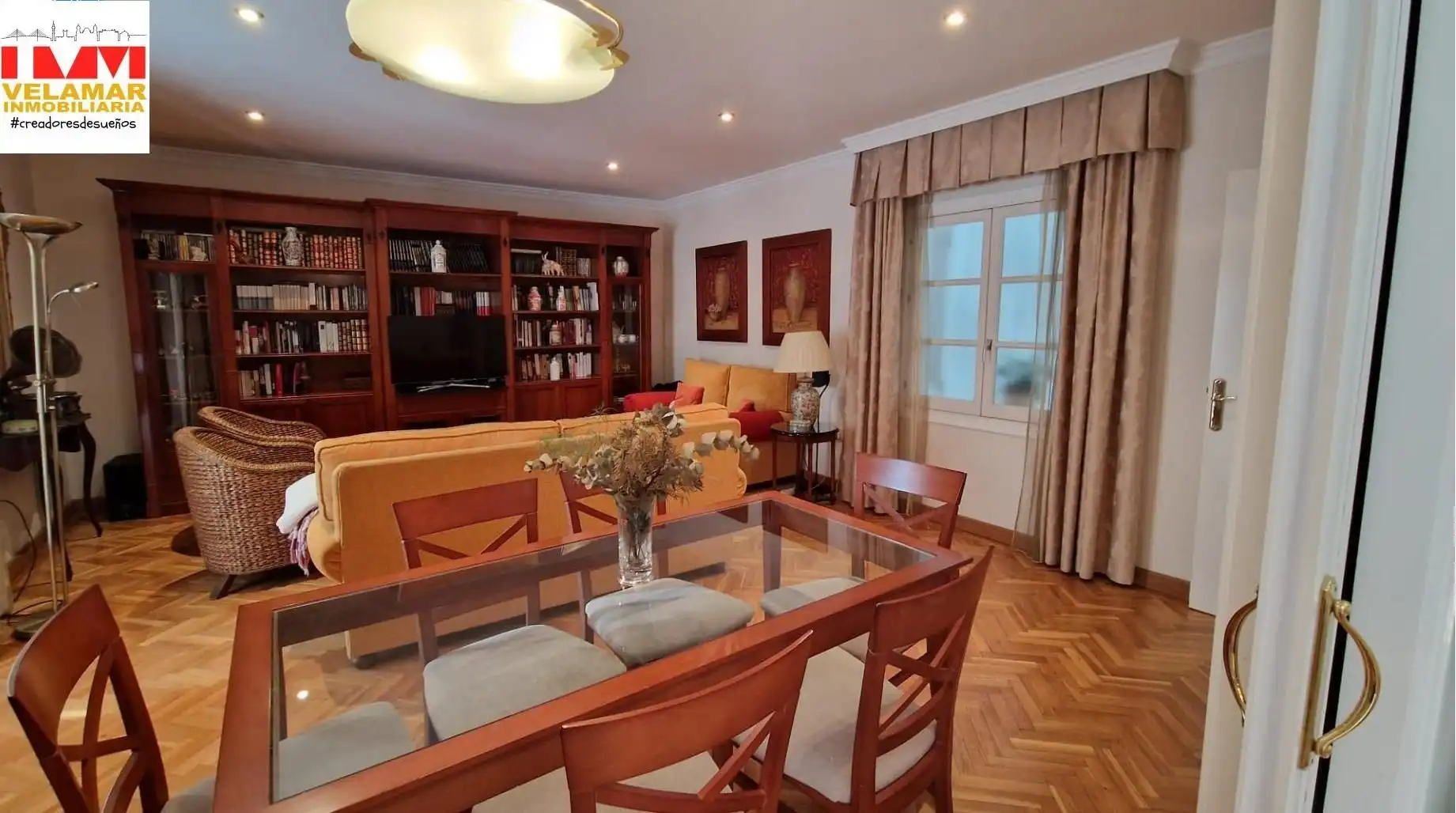 Sala d'estar de Pis en venda en Cádiz amb Aire condicionat, Parquet i Balcó