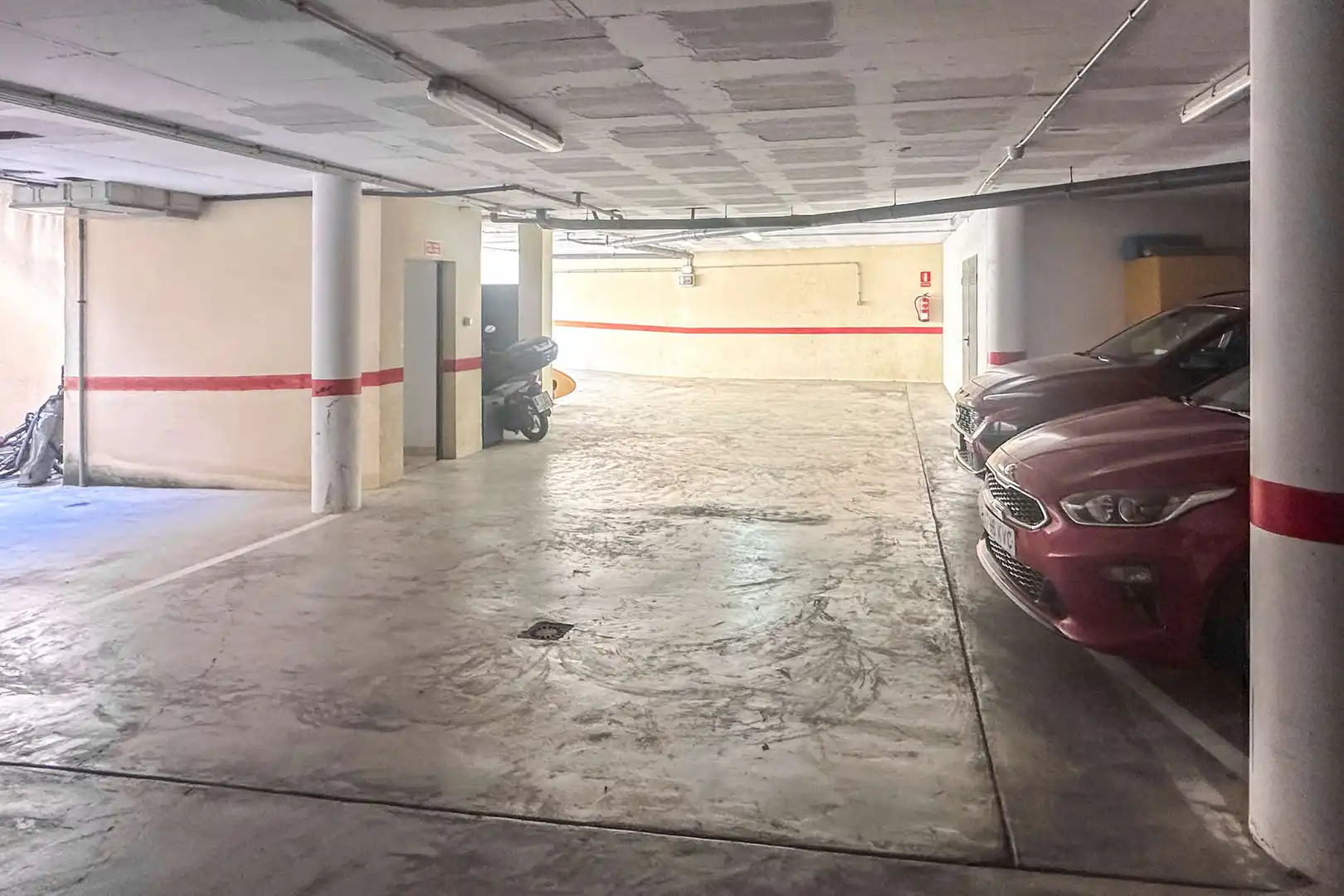 Parkplatz von Geschaftsraum zum Verkauf in Capdepera mit Klimaanlage und Möbliert