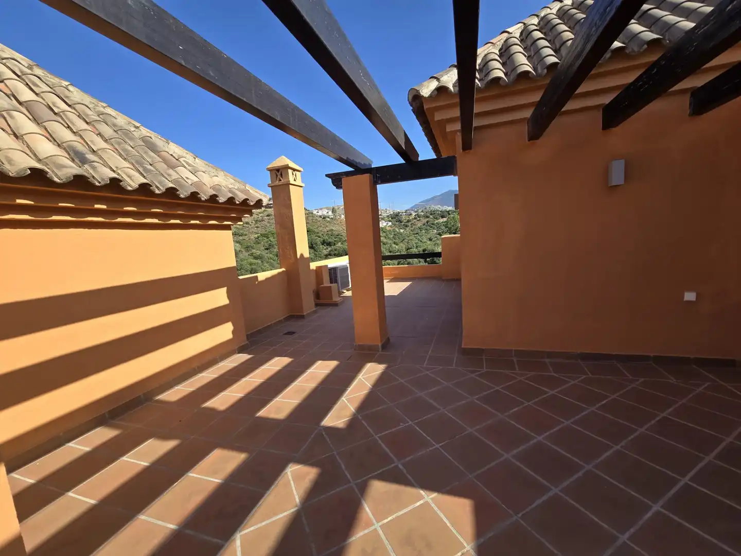 Terraza de Casa adosada en venta en Benahavís con Aire acondicionado, Jardín privado y Terraza