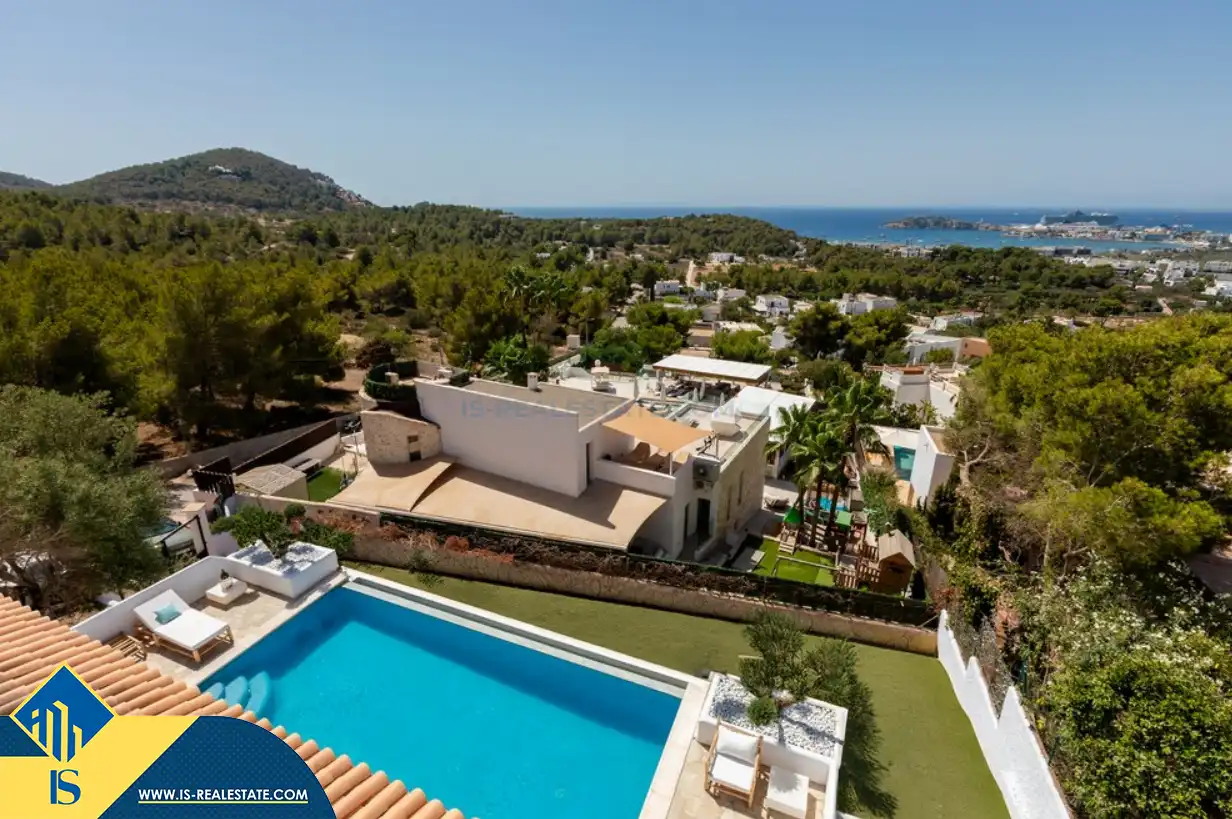 Vista exterior de Casa o xalet en venda en Santa Eulària des Riu amb Aire condicionat, Calefacció i Jardí privat