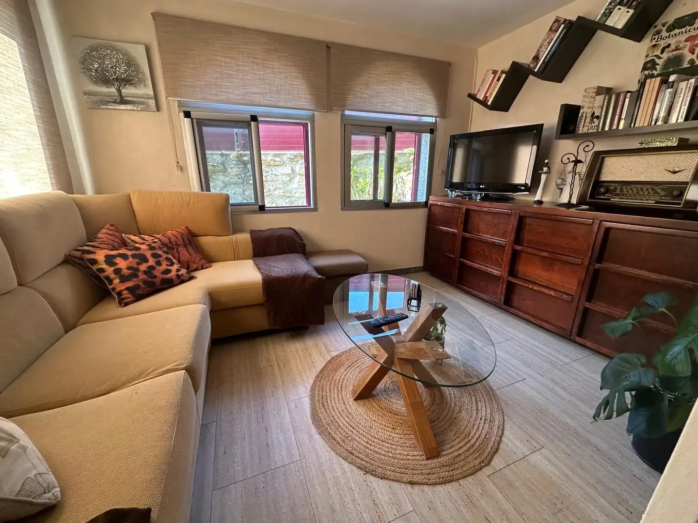 Sala d'estar de Casa o xalet en venda en Allariz amb Calefacció, Jardí privat i Moblat