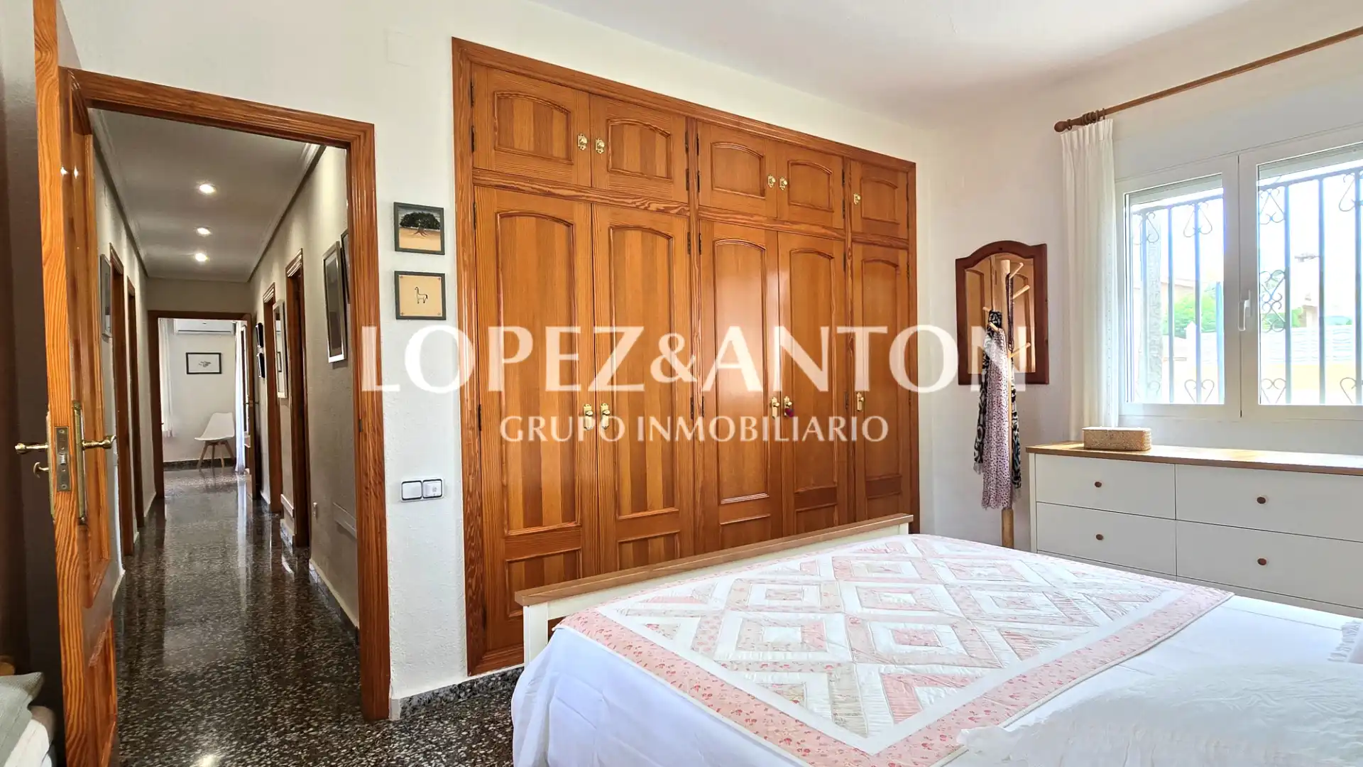 Bedroom of Houses for sale in L'Eliana  with Air Conditioner, Private garden and Terrace
