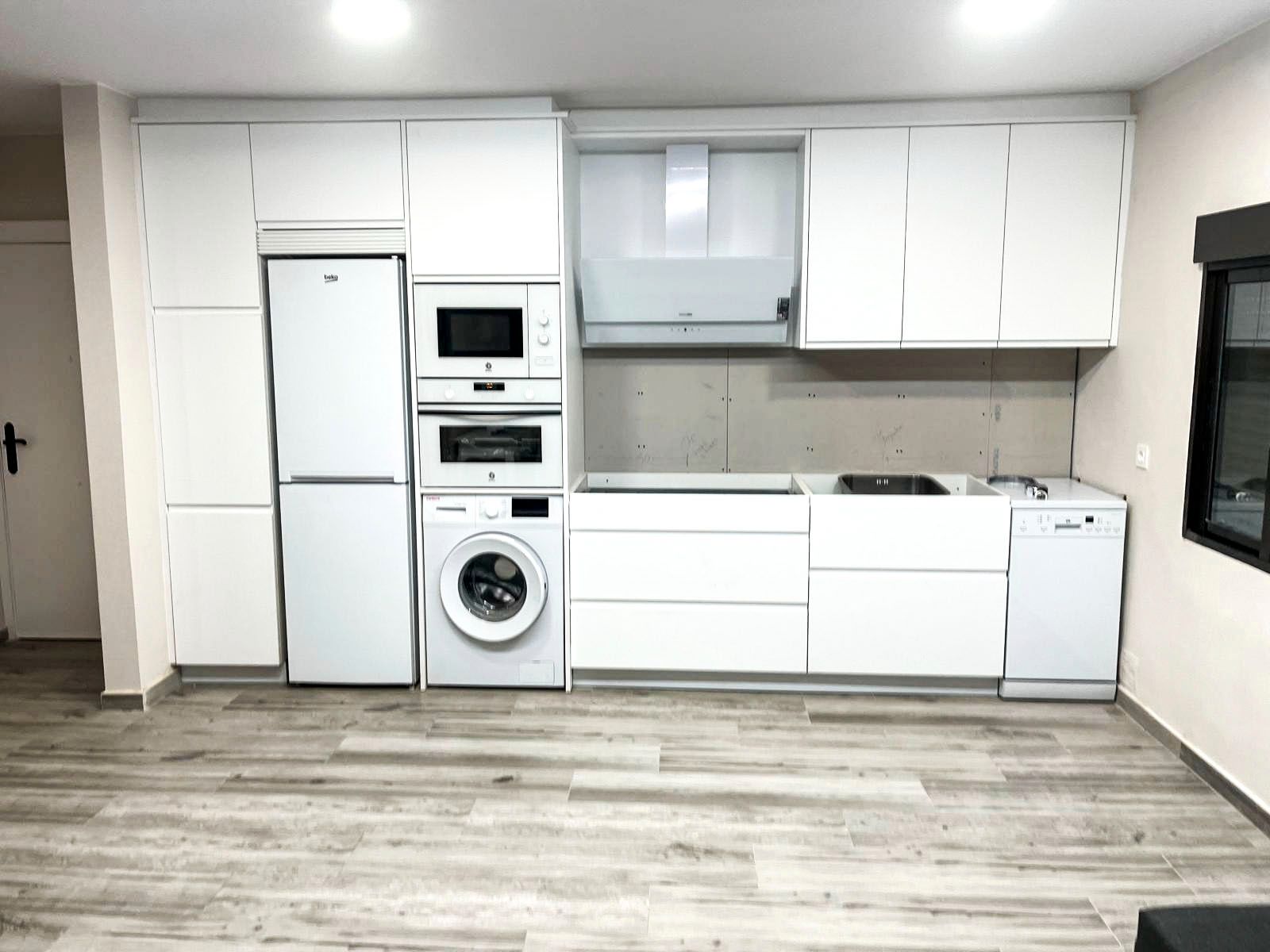Kitchen of Flat for sale in  Zaragoza Capital  with Air Conditioner, Heating and Storage room