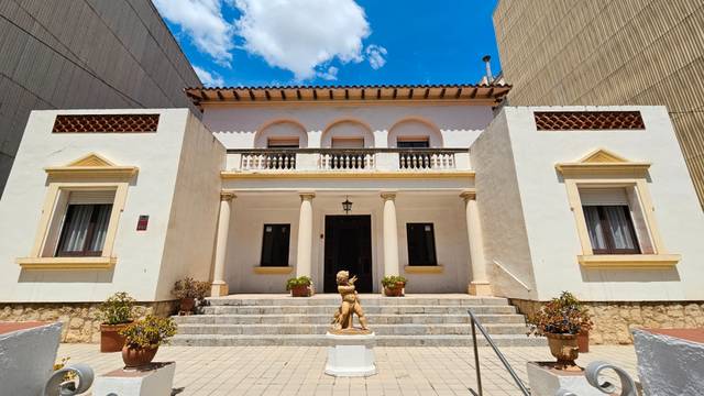 Casa-chalet en Venta en Carrer de Pere Badia en Centre