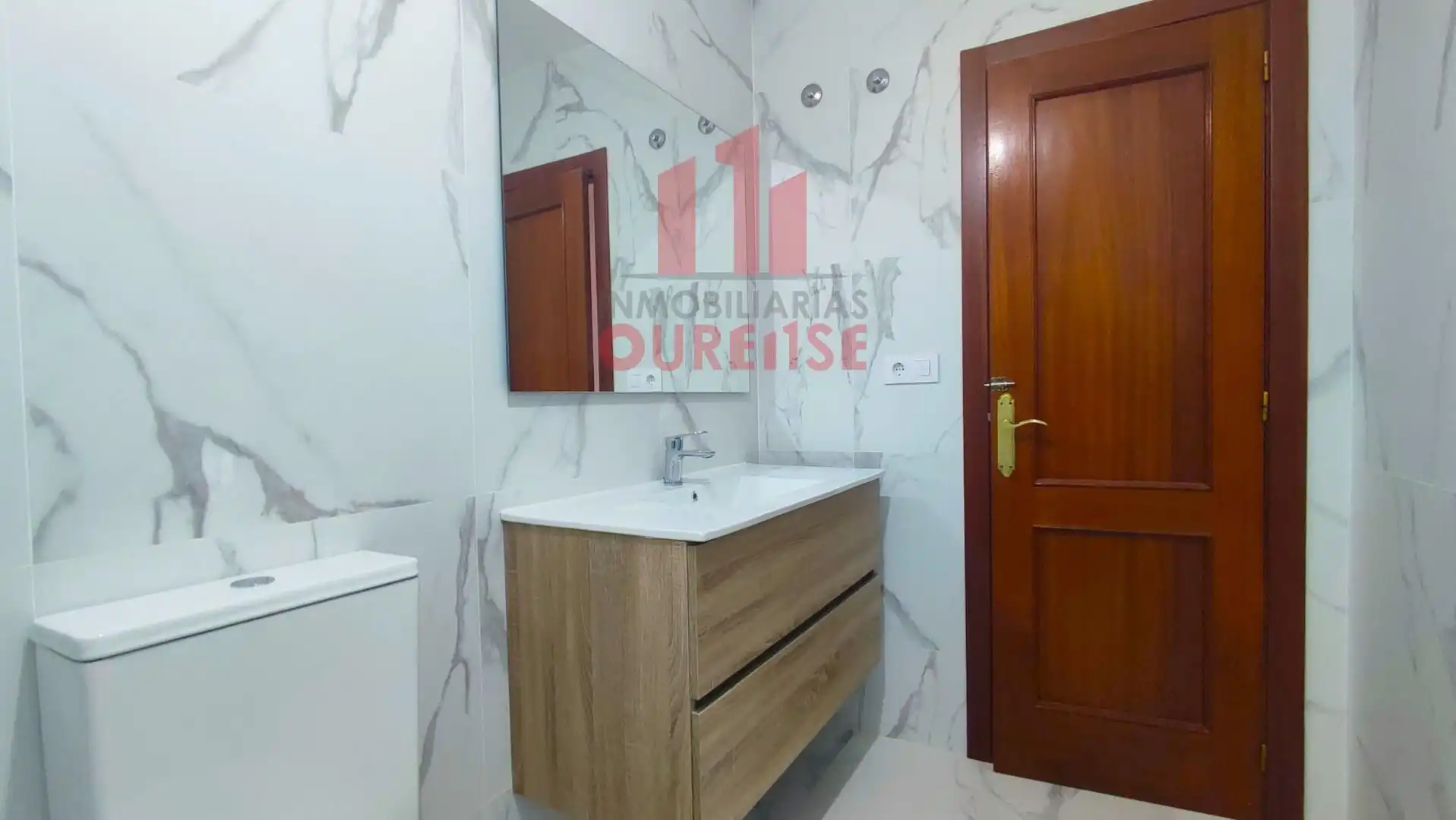 Baño de Piso de alquiler en Ourense Capital  con Amueblado