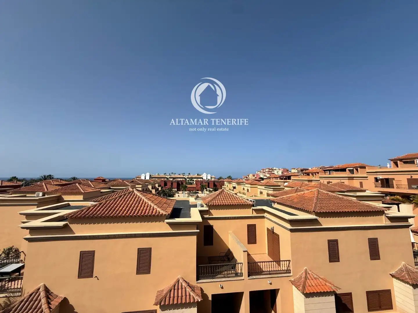 Vista exterior de Casa adosada en venda en Adeje amb Terrassa, Traster i Piscina