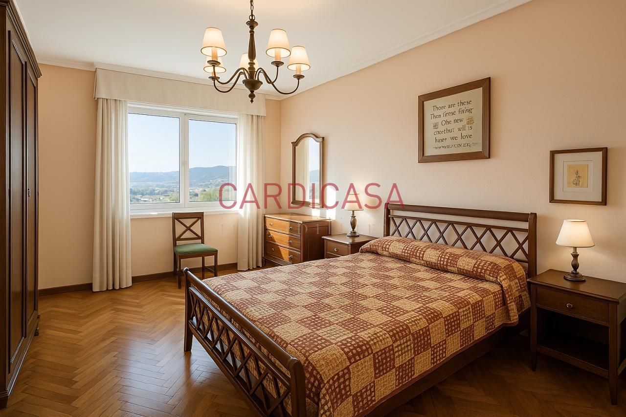 Dormitori de Pis en venda en Vigo  amb Calefacció, Parquet i Traster