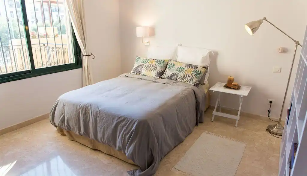 Habitación de Dúplex en venta en Manilva con Aire acondicionado, Terraza y Piscina comunitaria