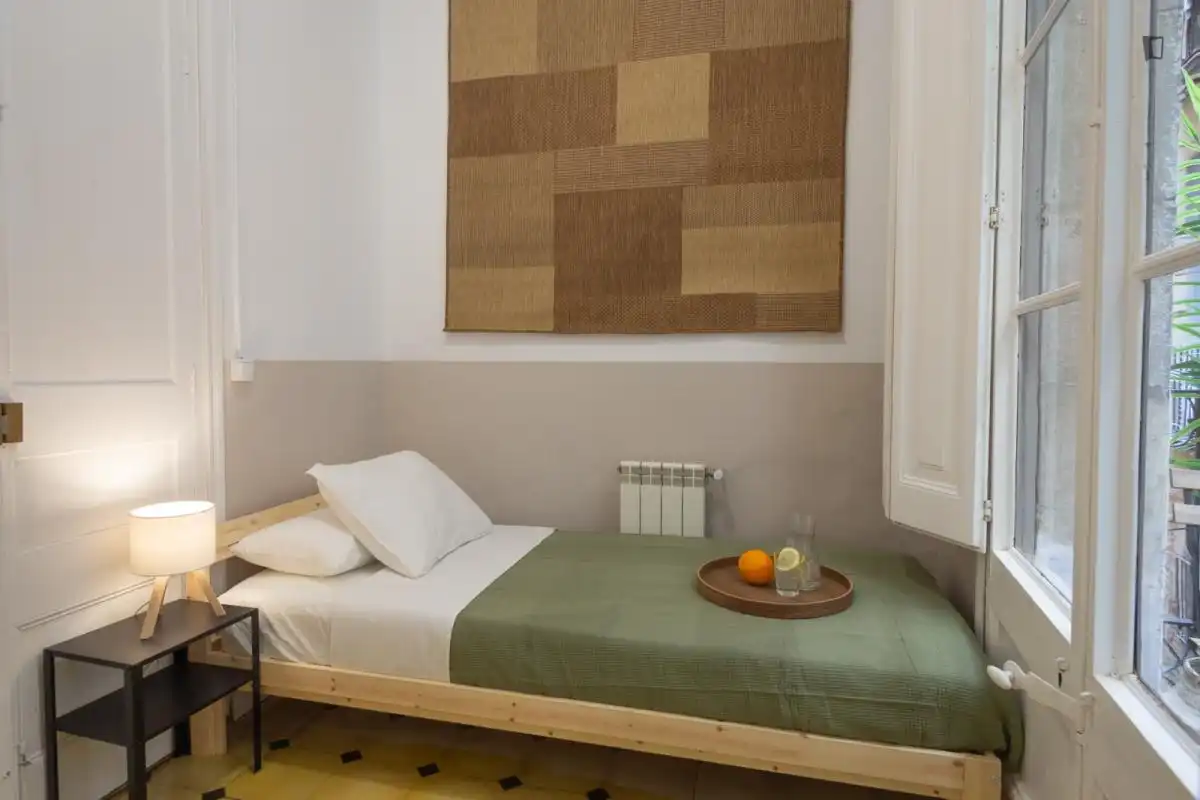 Dormitori de Apartament per a compartir en Barcelona amb Aire condicionat, Calefacció i Moblat