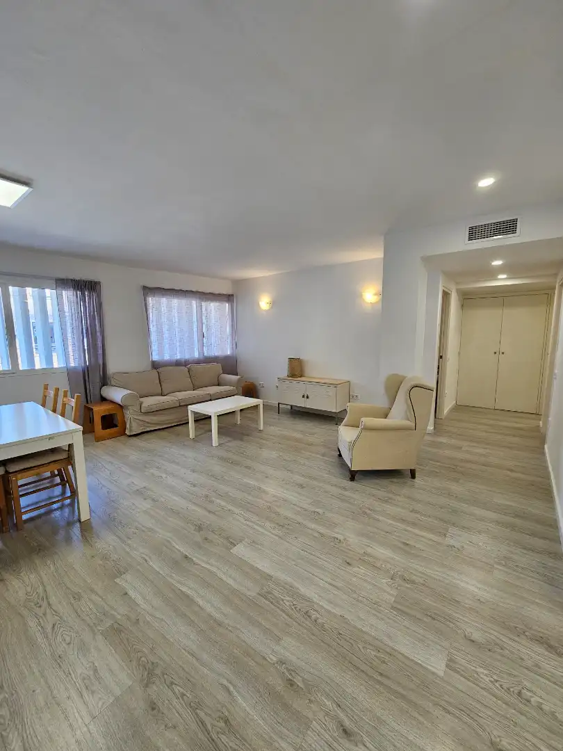 Wohnung zur Miete in Via Augusta, Llevant