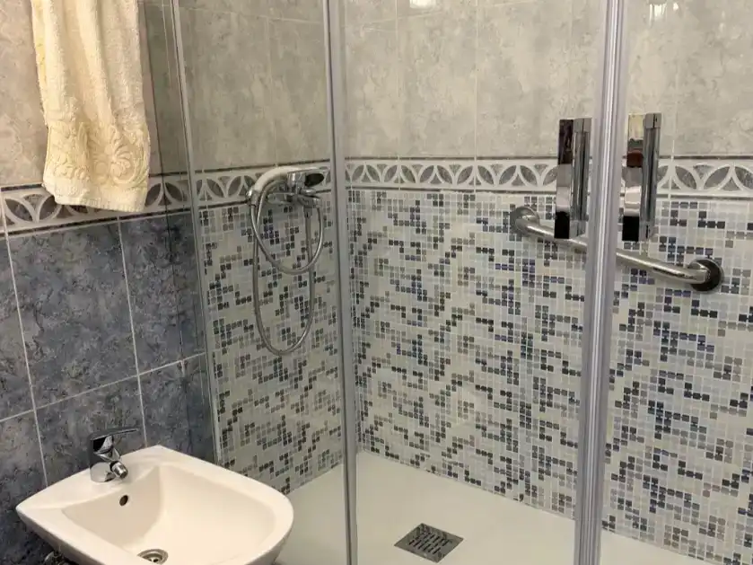 Bany de Pis de lloguer en Béjar amb Parquet, Moblat i Balcó