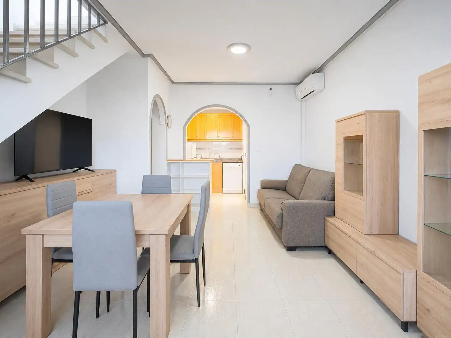 Sala de estar de Dúplex en venta en Torrevieja con Aire acondicionado, Jardín privado y Trastero
