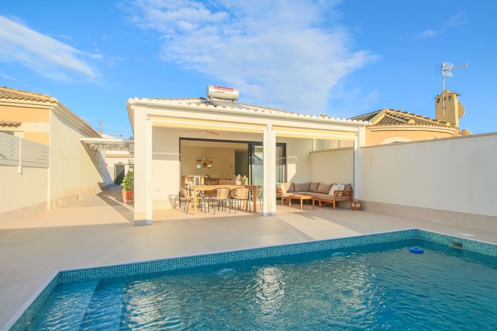 Swimming pool of House or chalet for sale in Torrevieja  with Terrace