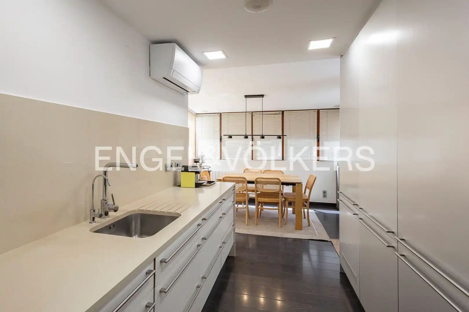 Cuina de Apartament en venda en Esplugues de Llobregat amb Aire condicionat, Calefacció i Jardí privat