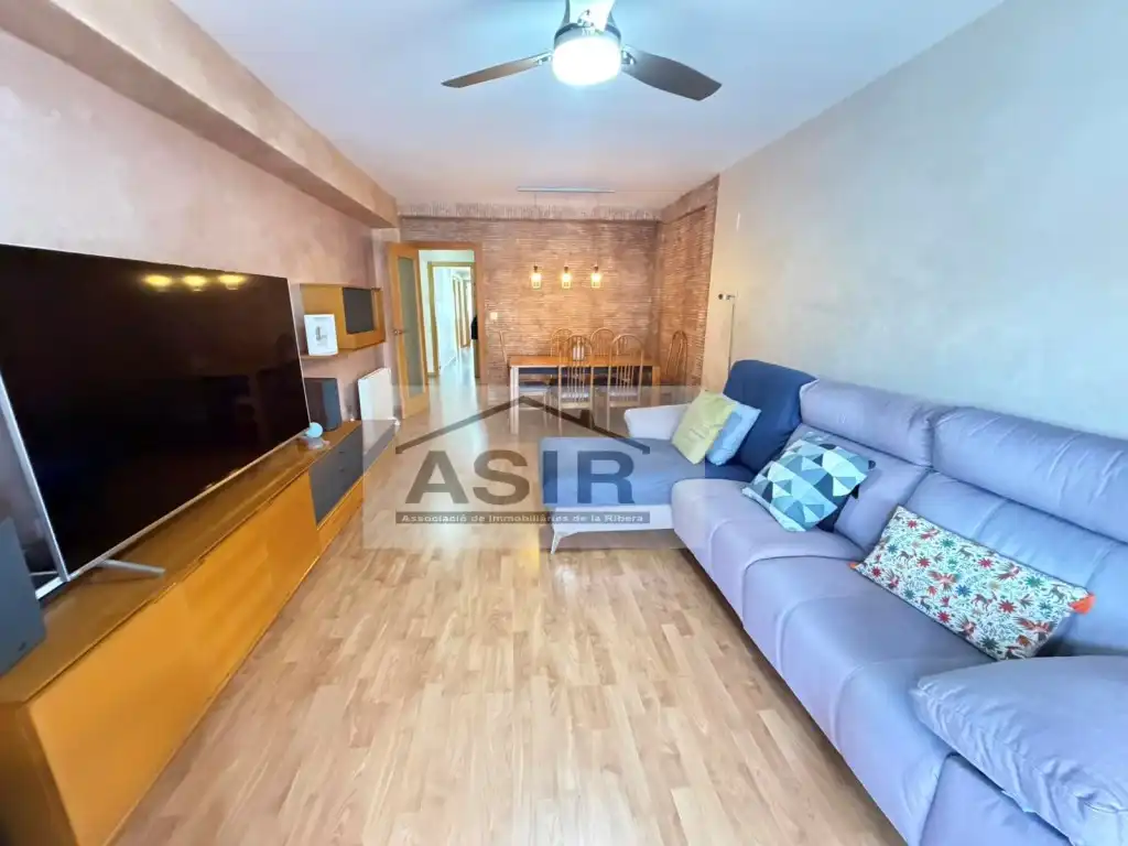 Wohnzimmer von Dachboden zum Verkauf in Alzira mit Klimaanlage und Balkon