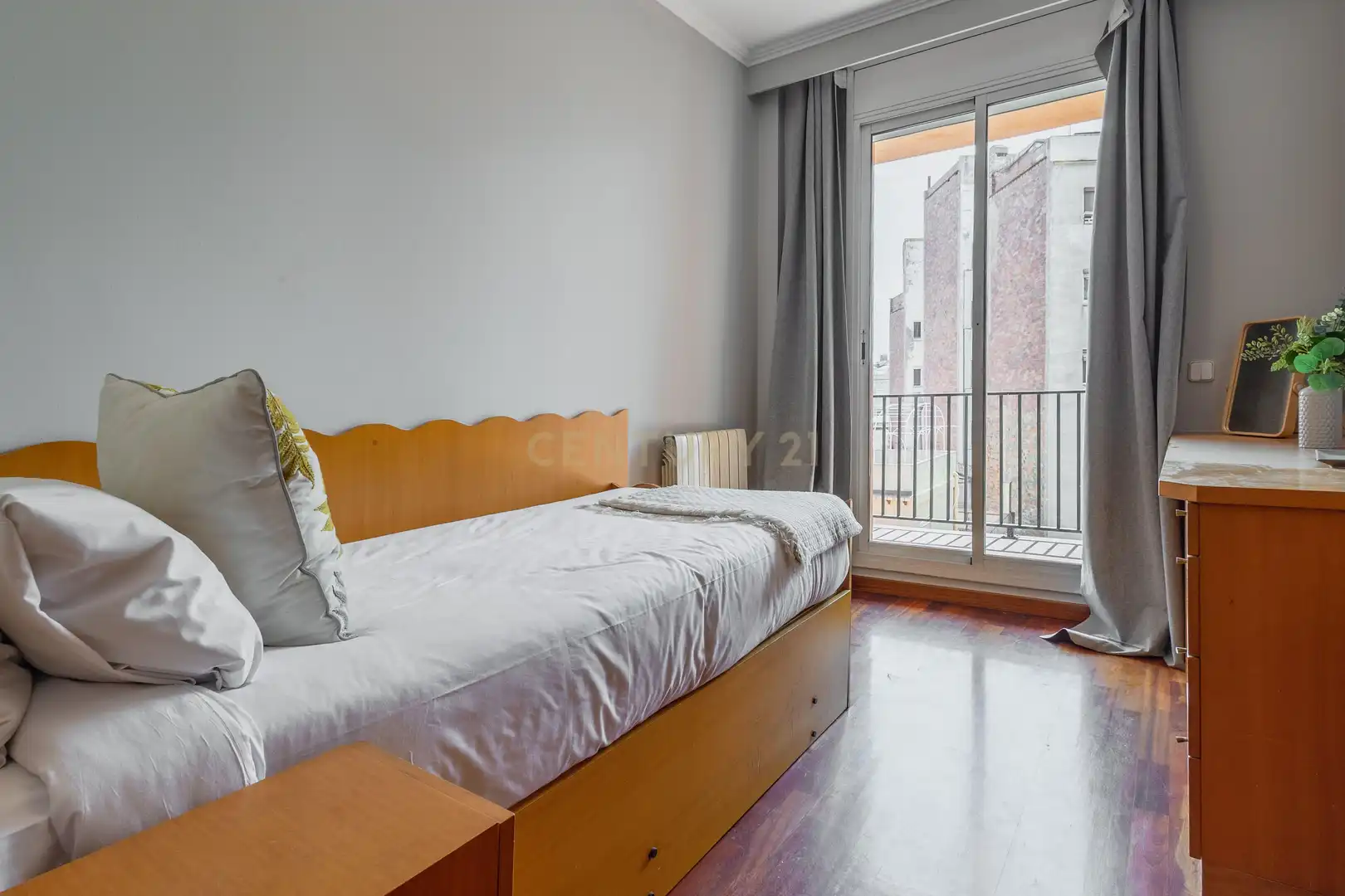 Schlafzimmer von Wohnungen zum Verkauf in L'Hospitalet de Llobregat mit Balkon