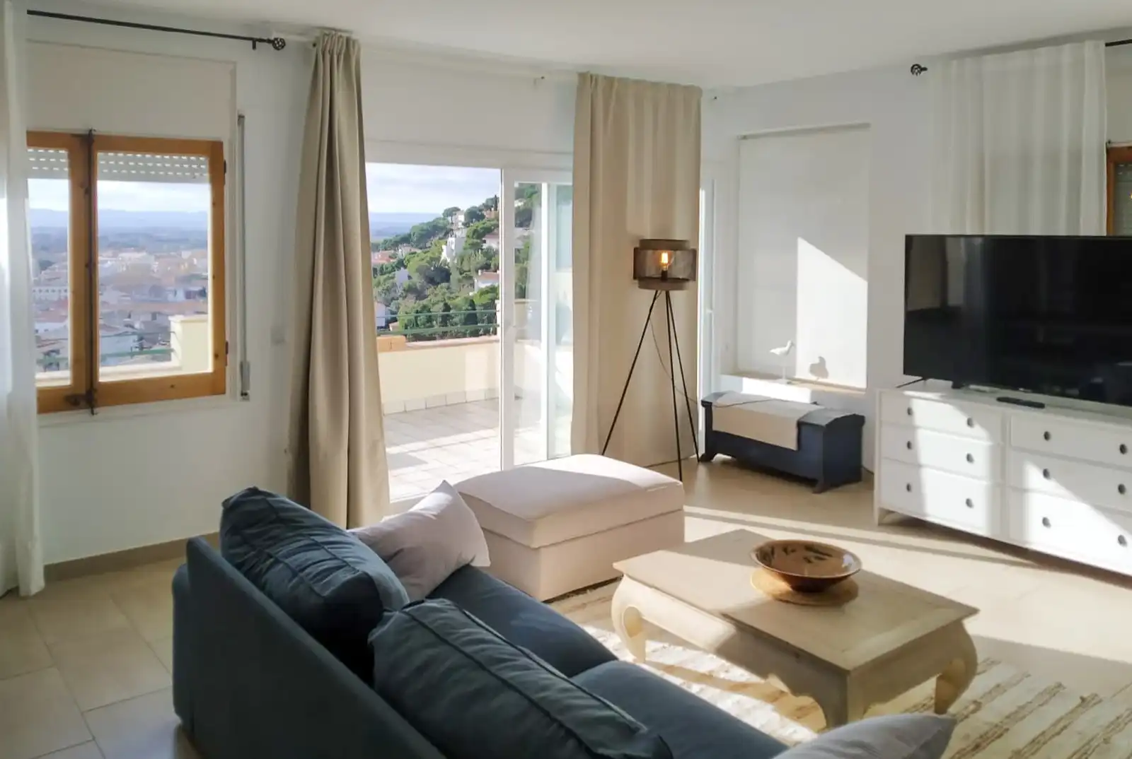 Casa con terraza en venta en Carrer Escoles