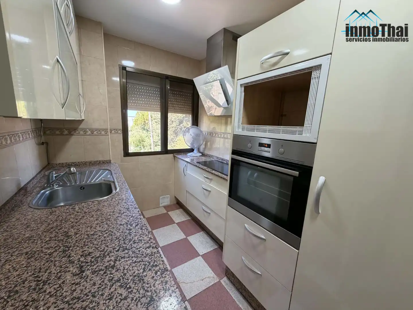 Flat with lift for sale in Paseo de las Delicias 30