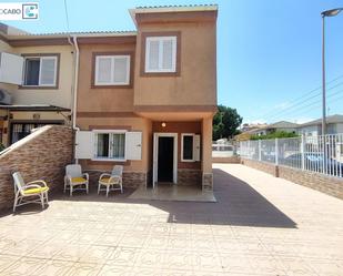 Vista exterior de Casa o xalet de lloguer en Los Alcázares amb Terrassa