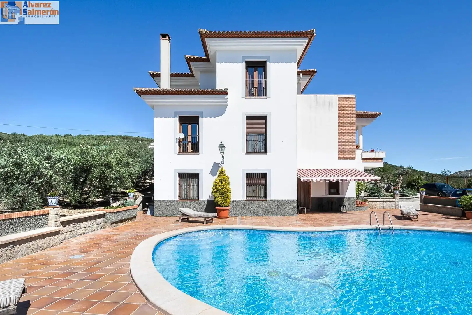 Casa rustica con terrazza in vendita a Montefrío