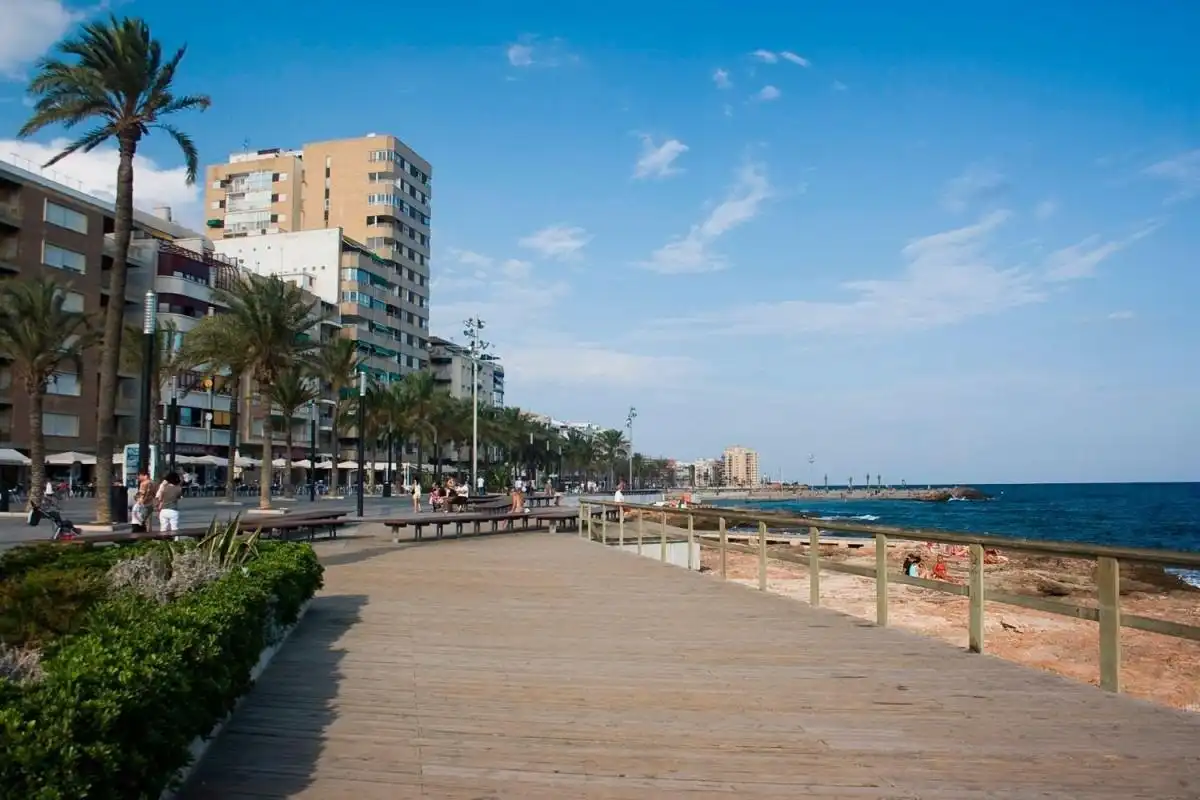 Vista exterior de Apartamento en venta en Torrevieja con Aire acondicionado, Terraza y Trastero